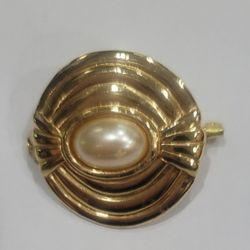 ESTATE FIND RARE VINTAGE LOOK PEARL CASUAL TO DRESS TO IMPRESS  BROOCH  PIN