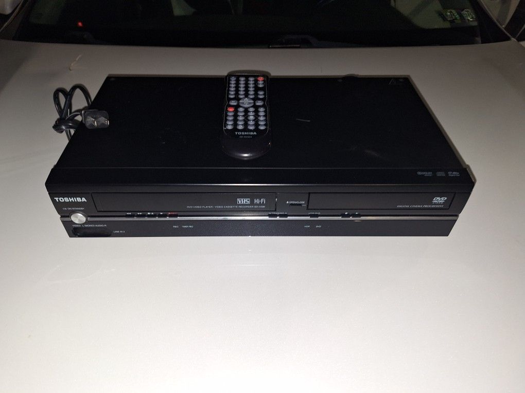 The Toshiba SD-V296 DVD Player/VCR Combo is a DVD/VCR combo player that has a 192KHz/24-bit audio processor, progressive scan DVD playback, and one-to