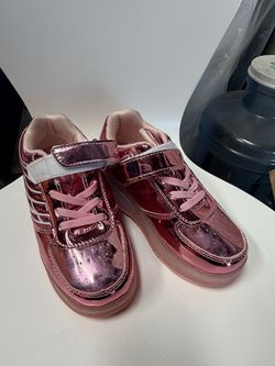 Girl’s shoes and skates, size 1. They light up.