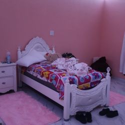 Recamara De Niña Buen Estado Con Sus 2 Cajones De Alado Mui Buen Presio $150