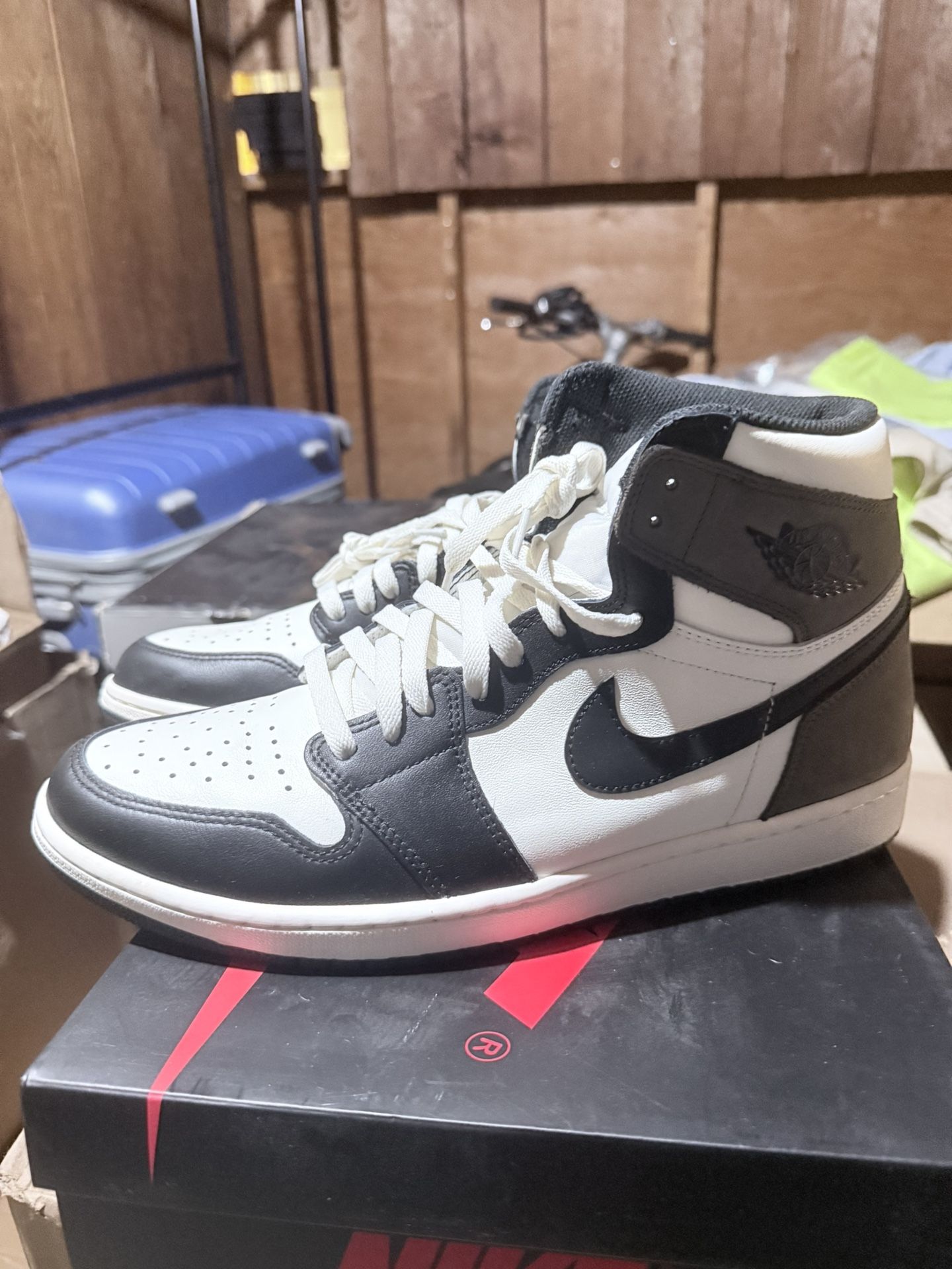 Air Jordan 1 Mocha Size 13 VNDS