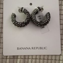 Banana Republic Earings 4 Sale. Brand New
