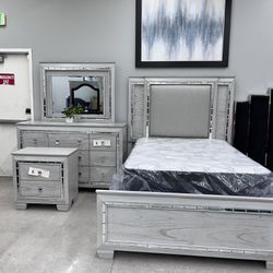 4pc Queen Bedroom Set 🩶 Light Grey Color ‼️