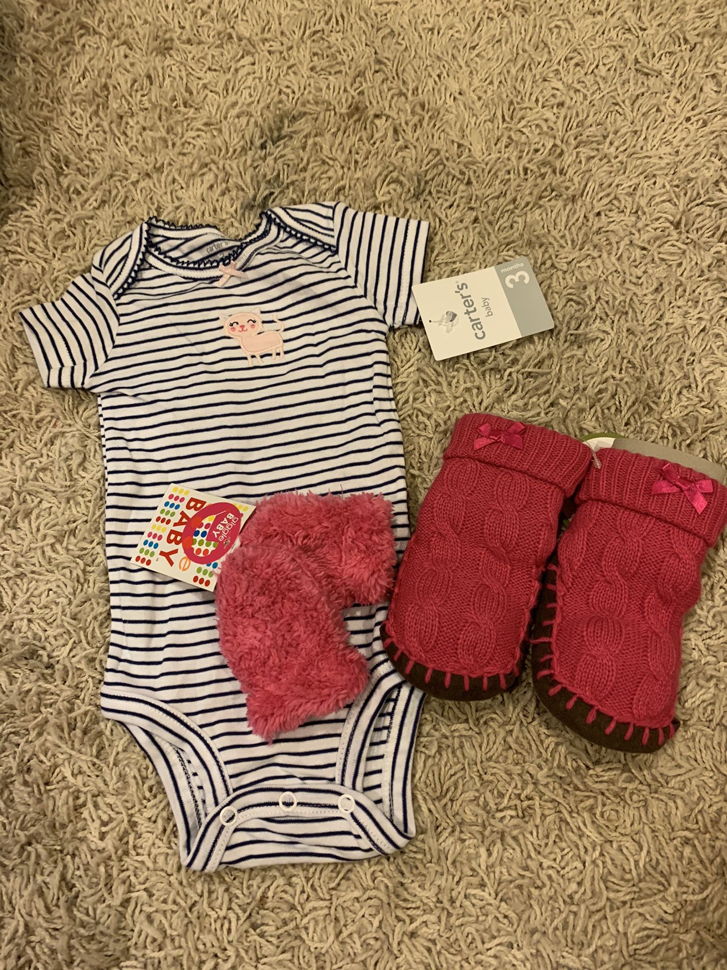 New With Tags 3-6m Baby Girl Lot Onesie Mittens Booties