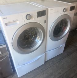 Lg Front Load Washer and Dryer Set Gas