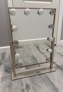 Hollywood Vanity Mirror with LED Bulbs