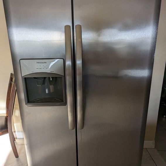 Frigidaire FFSS2615TS 26cuft Stainless Steel Side By Side Refrigerator 