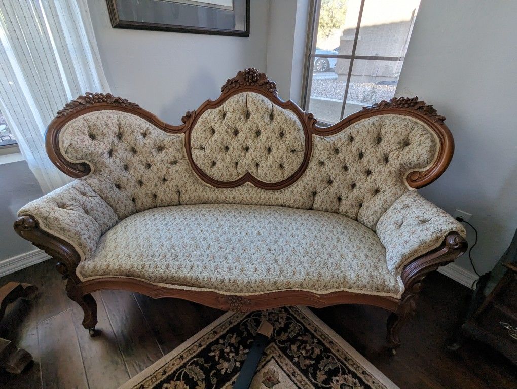 Antique Victorian Loveseat/Settee/Sofa