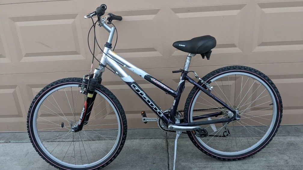 26"Giant Rincon Se Women Mountain Bike (S) Aluminum' Excellent Condition'👌🏼