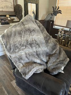 UGG Queen Size Bed Comforter