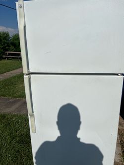 GE Refrigerator works$75.00