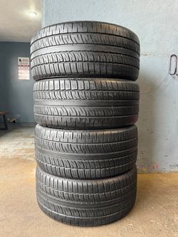 295/40/22. PIRELLI