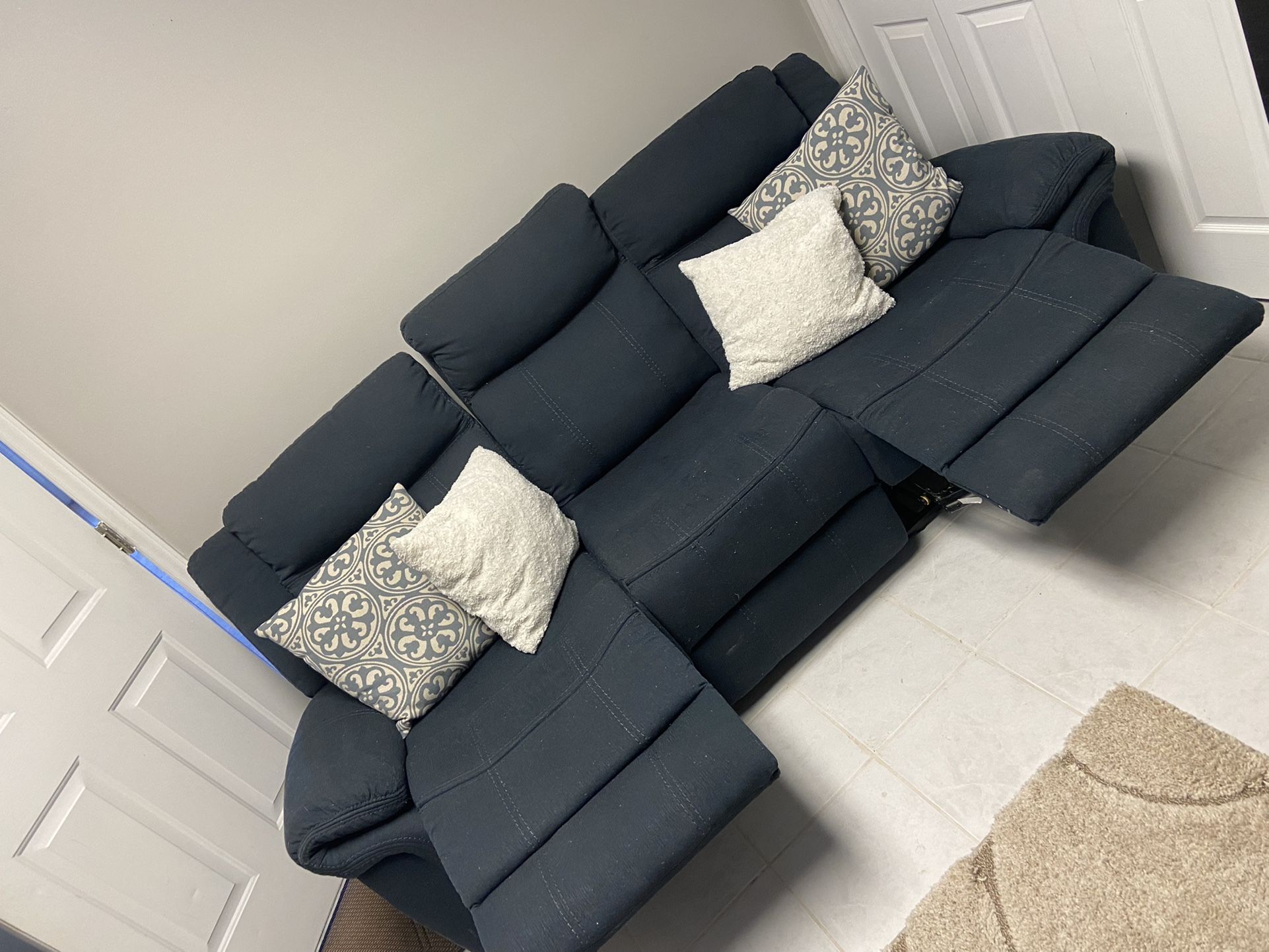 Great Living Room Set Recliner Sofa & Love Seat 