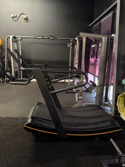 Curved treadmill