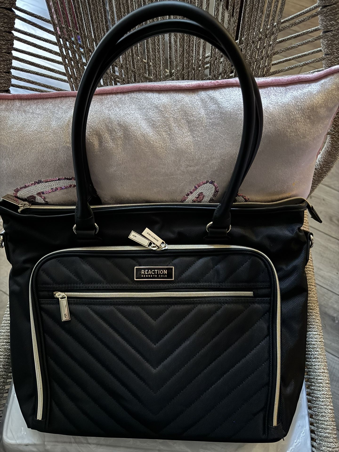 Kenneth Cole Black Messenger Bag