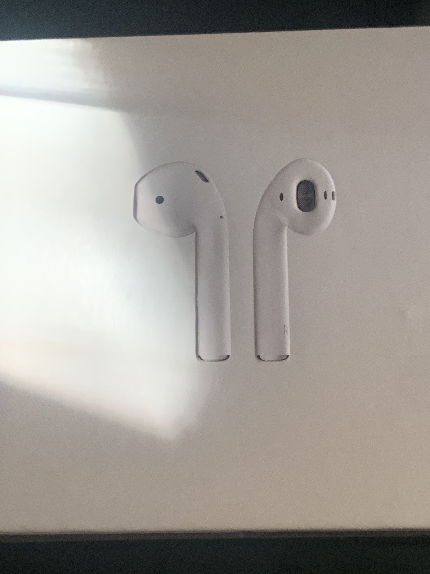 Apple AirPods (1st Gen) – Excellent Condition 🎧