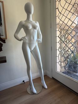 Modern Female Retail Store Display Mannequin Matte White w/ Metal Base Boutique Display