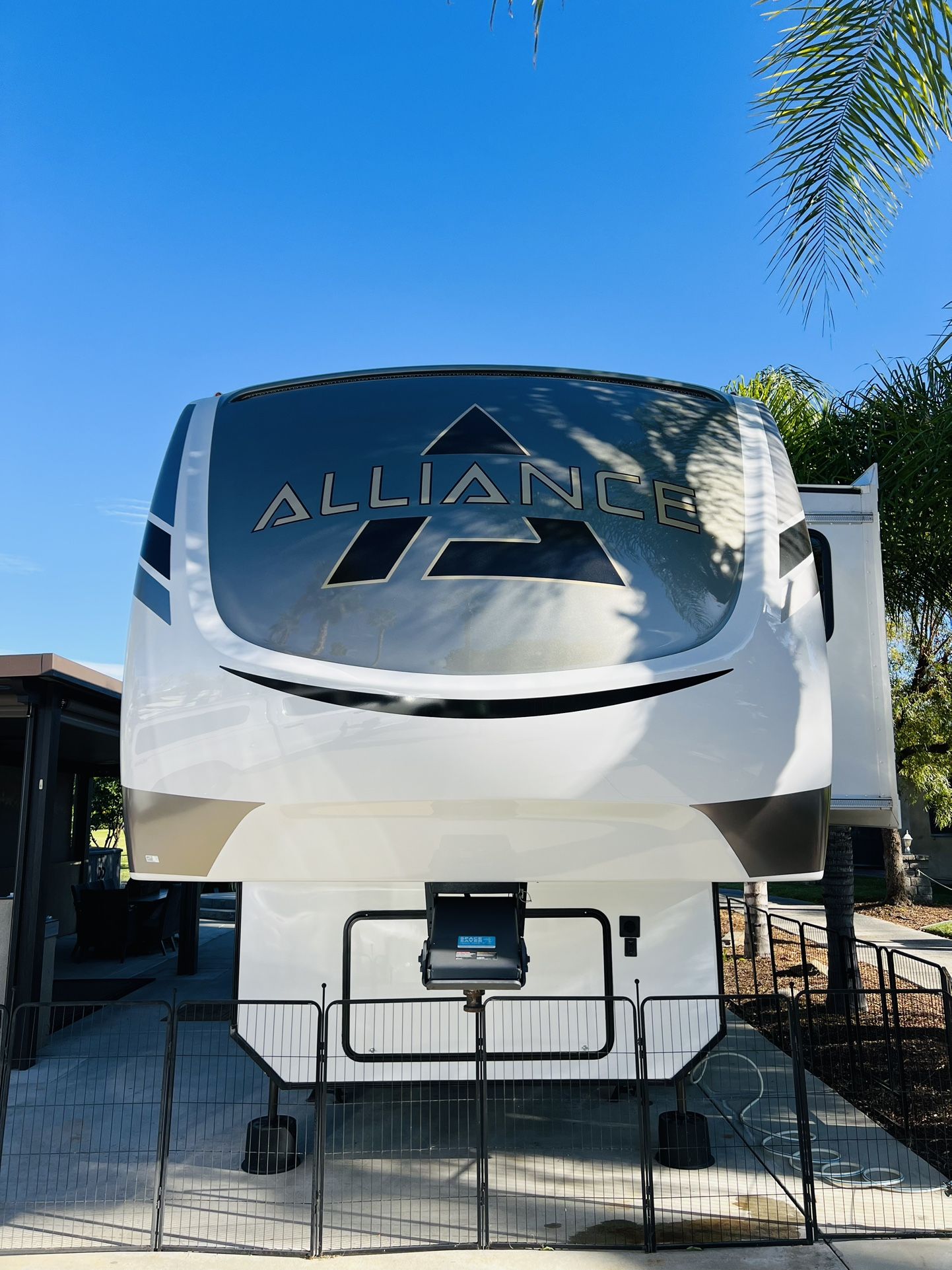 5th Wheel - 2022 alliance paradigm 37’10”