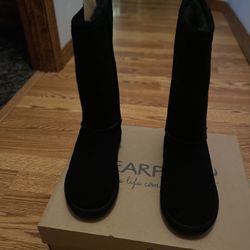 Women’s size 9 nwt black bearpaw boots