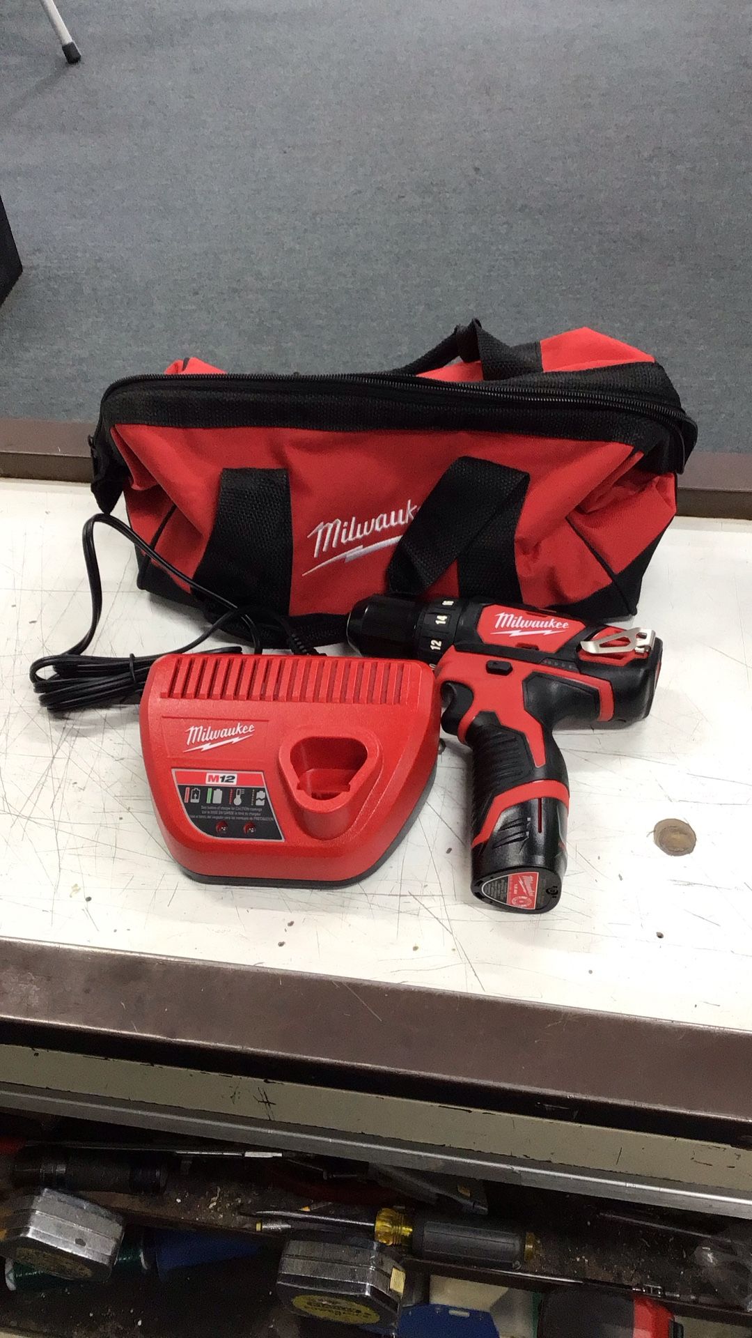 Milwaukee 12v Drill With Battery Charger & Bag 