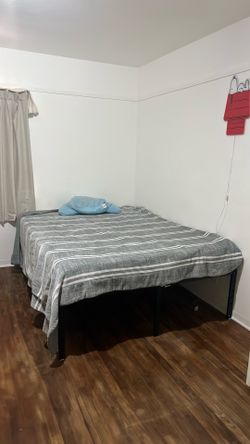 Queen metal bed frame (Pickup  in Escondido)
