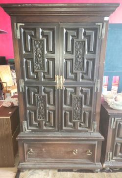 Armoire Wardrobe with internal shelving & drawers 