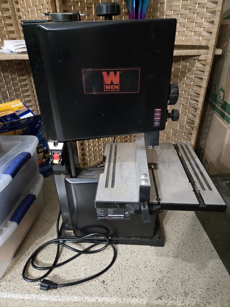 WEN 9-Inch Benchtop Band Saw – Model 3959T – $80