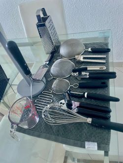 kitchen https://offerup.com/redirect/?o=dXRlbnNpbHMuS2l0Y2hlbg== utensils. 1 week of use
