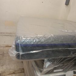 🤑🤑🤑 $249 Eastern King Memory Foam Mattress Available $249 🤑🤑🤑