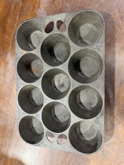 Vintage Wagner Ware Cast Iron Muffin Pan 11-cup