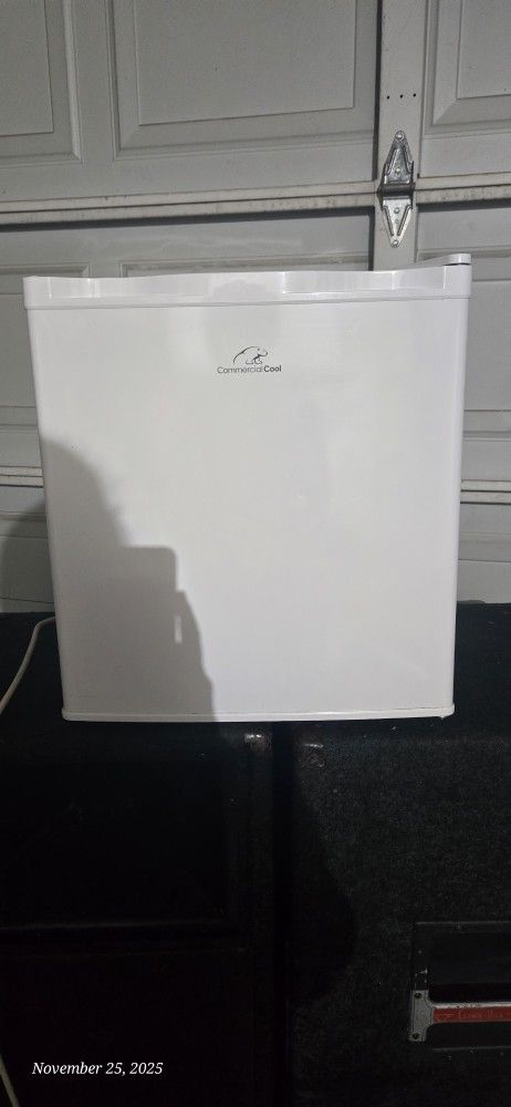 Mini Fridge/ Freezer