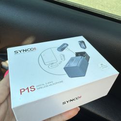 SYNCO Wireless Microphone for iPhone, P1SL with Charging Case
