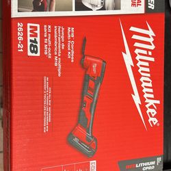 Milwaukee Multitool With Battery 