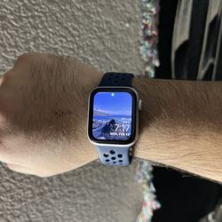 Nike Edition Apple Watch SE 40mm