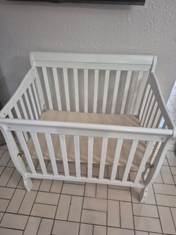 Mini crib
