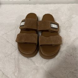 Brown UGG Greer Platform Slide Sandal. 