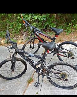 2 mountain bikes