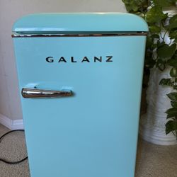 Galanz Retro single door 2.5-Cu. Feet Mini Fridge with Freezer ( Surf green )