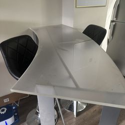 Curved Table And barstools