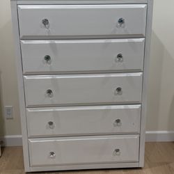 Dresser & Chest 