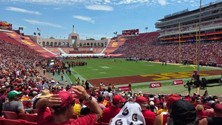 ​🏈 SOLD OUT RIVALRY: USC vs. Oregon - Prime Seats in Sec 116