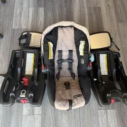 Graco infant quick connect car seat. Come with extra base and mirrors . Great condition