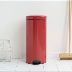 MOVING SALE!! Lipstick Red Kitchen Recycling Trash Can 8 Gal