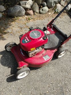 Gas powered lawn mower