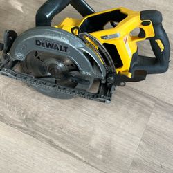 Dewalt Saw.  7 1/4  Model. DCS577   Used. Tool Only 