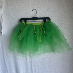 Green tutu skirt 26in waist but it does stretch 