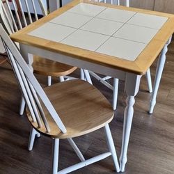 Small kitchen table & 3 chairs
