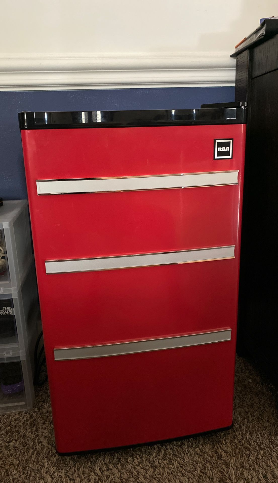 Mini fridge