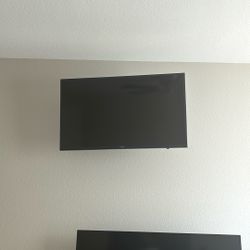 Used samsung TV and Xbox one (comes with controller, xbox media remote, tv remote, and HDMI cord).