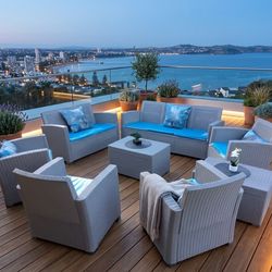 *Free Delivery* Beautiful   / sofa